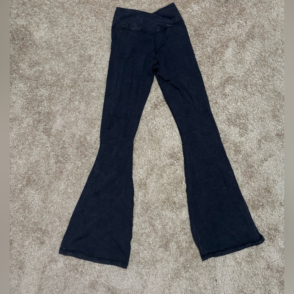 Acid Washed Flare Leggings - Picture 2 of 2